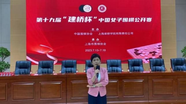 　　　　2、不敷经典的取经人物组合　　　　要阐发这一群人的关系，要从我小时辰最爱之一的《西纪行》说起，故事的人物设置年夜概是如许的：师傅有谱，年夜师兄卖楞，二师兄卖傻，沙师兄卖乖，白龙马美呆呆。